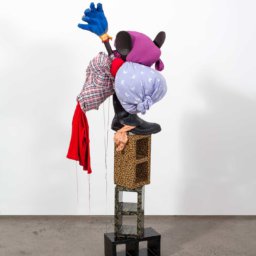Simphiwe Nzube
<em>Untitled</em> 2016
Mixed Media: Pine, duct-tape, found fabric, rubber boot and glove
1480x500x400

